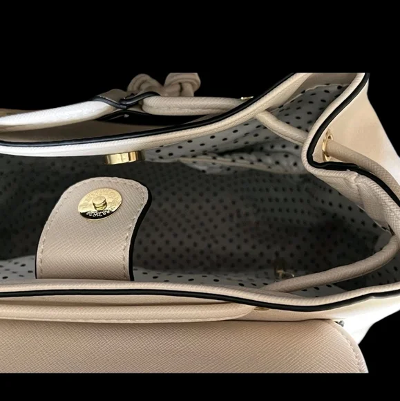 Vanessa Williams Backpack Purse Faux Leather NWT - Picture 3 of 3